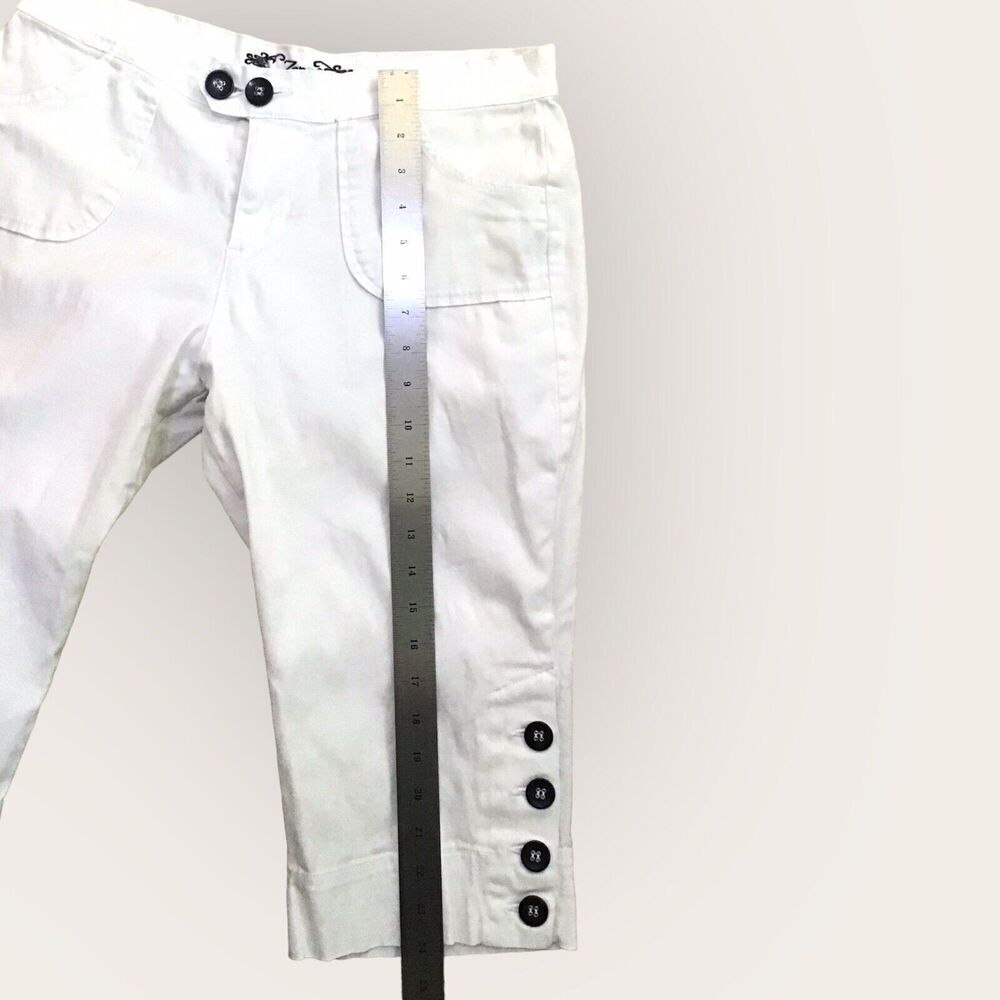 Zena Capri Pants Women’s White with Accent Buttons Size 8P - Picture 6 of 6